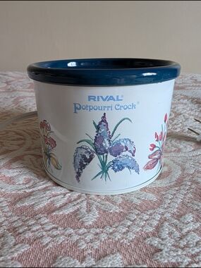 Rival Blue-Trim Porcelain Potpourri Crock